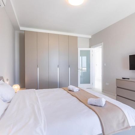 Unique Penthouse With Private Heated Jacuzzi, Close To Restaurants And Night Life Is-Swieqi Exteriör bild