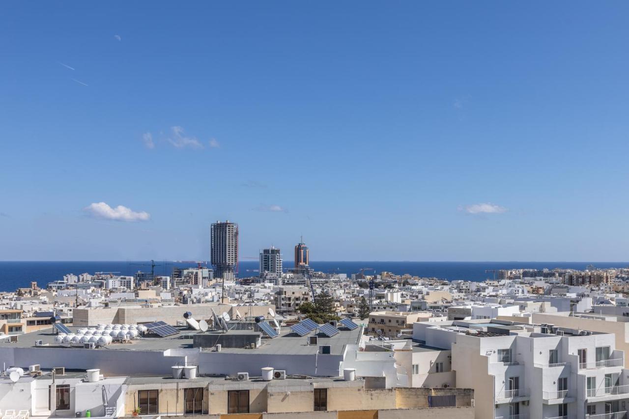 Unique Penthouse With Private Heated Jacuzzi, Close To Restaurants And Night Life Is-Swieqi Exteriör bild