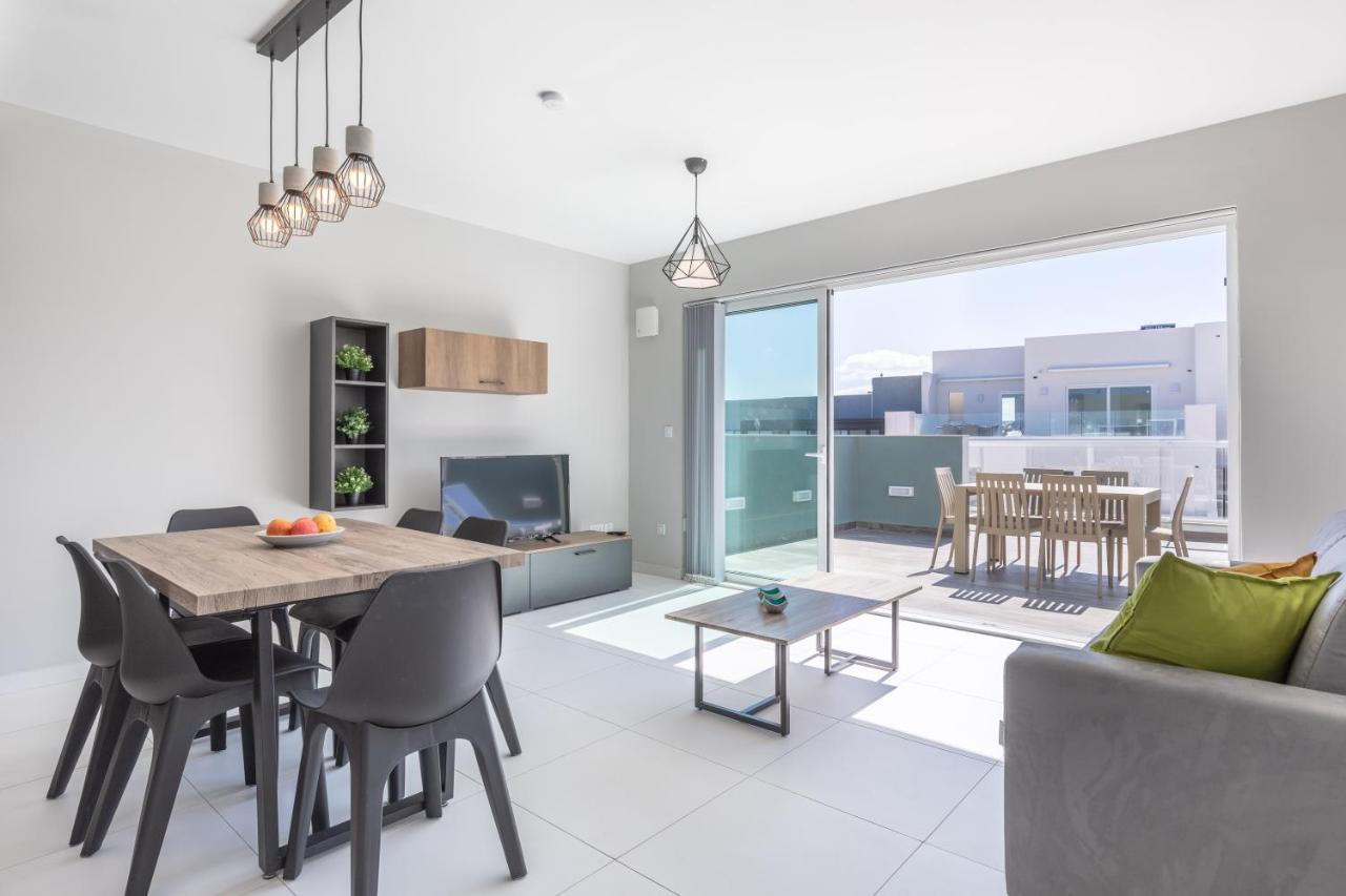 Unique Penthouse With Private Heated Jacuzzi, Close To Restaurants And Night Life Is-Swieqi Exteriör bild