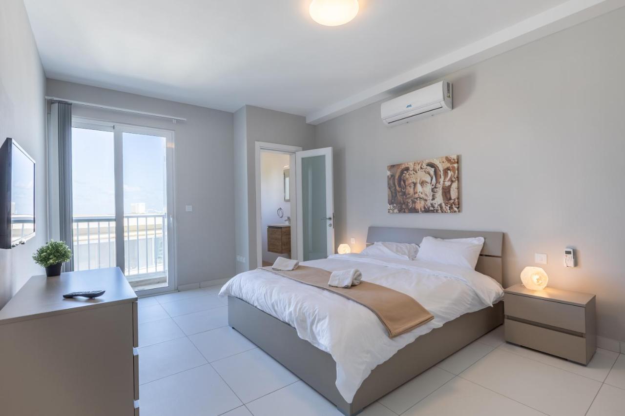 Unique Penthouse With Private Heated Jacuzzi, Close To Restaurants And Night Life Is-Swieqi Exteriör bild