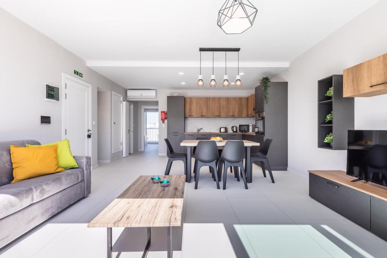 Unique Penthouse With Private Heated Jacuzzi, Close To Restaurants And Night Life Is-Swieqi Exteriör bild