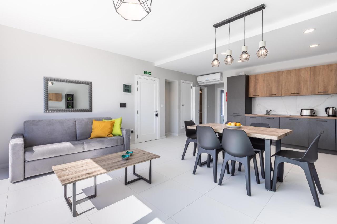 Unique Penthouse With Private Heated Jacuzzi, Close To Restaurants And Night Life Is-Swieqi Exteriör bild