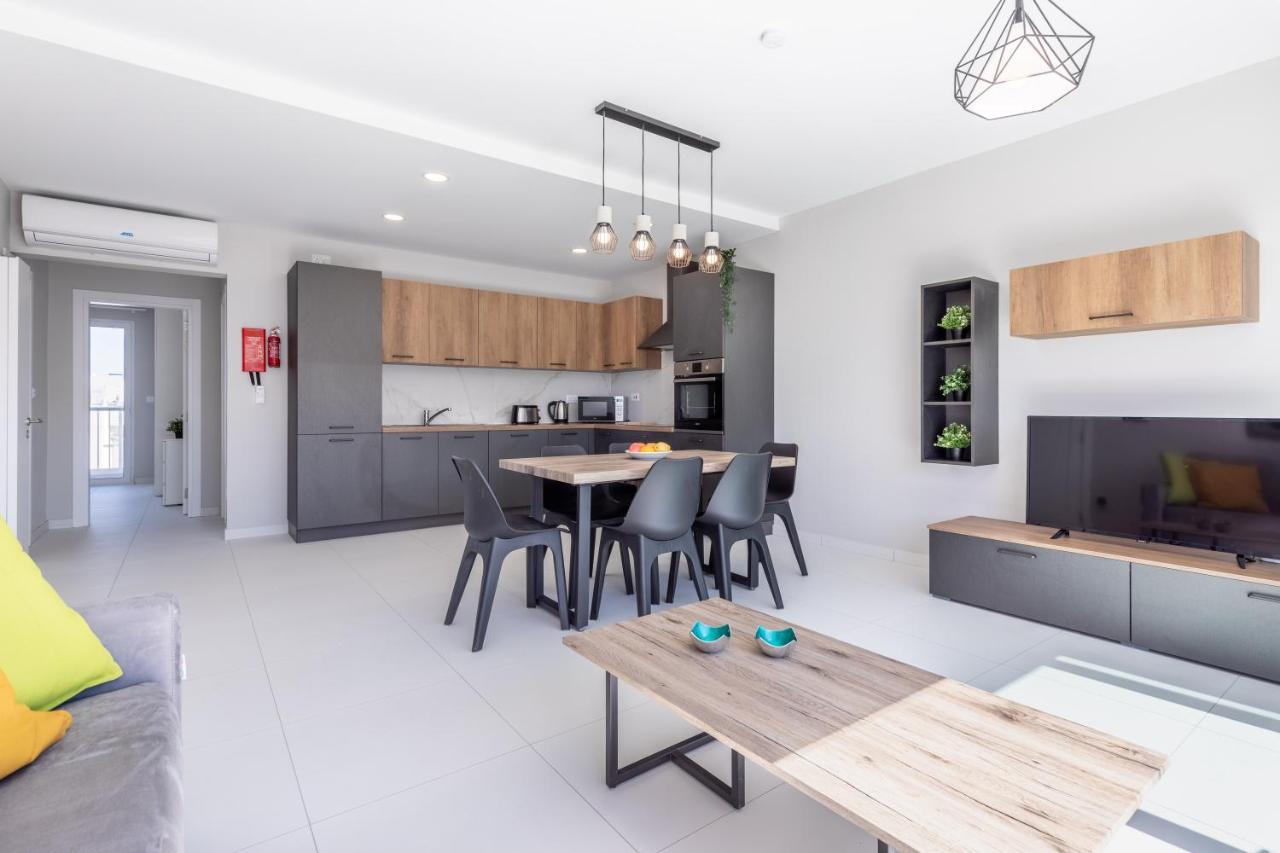 Unique Penthouse With Private Heated Jacuzzi, Close To Restaurants And Night Life Is-Swieqi Exteriör bild