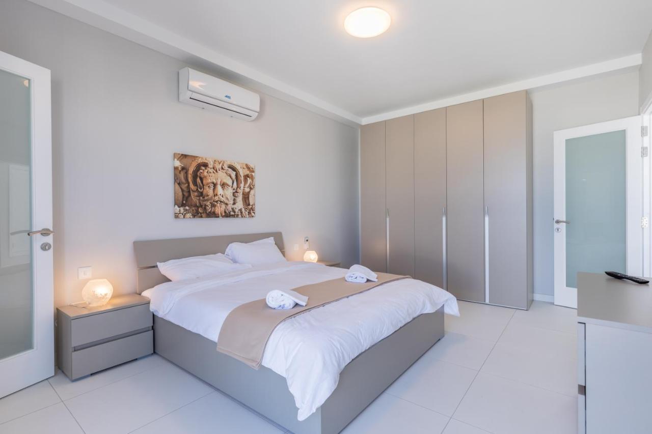 Unique Penthouse With Private Heated Jacuzzi, Close To Restaurants And Night Life Is-Swieqi Exteriör bild